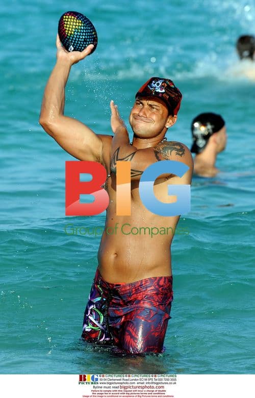 Pauly D Relaxes on Miami Beach