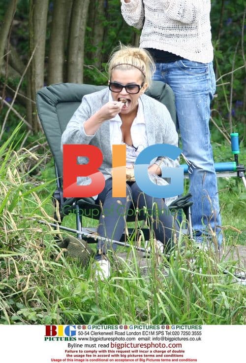 Kerry Katona Fishing with Daughter