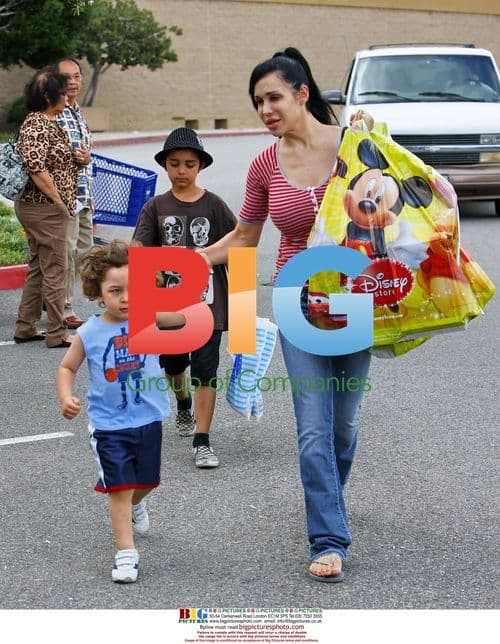 Nadya Suleman and kids at Disney store