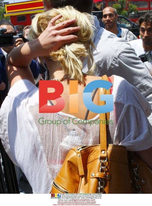 Britney Spears hides new haircut in LA