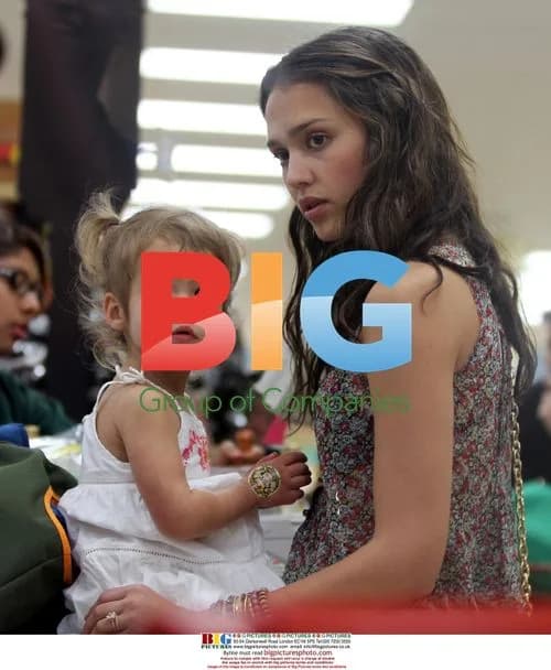 Jessica Alba Shopping with Daughter in Beverly Hills
