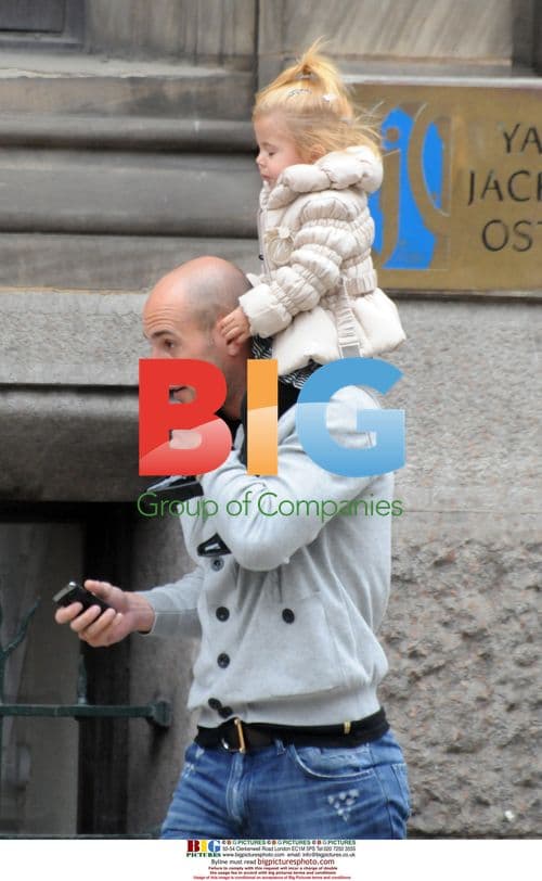 Pepe Reina with daughter in Liverpool