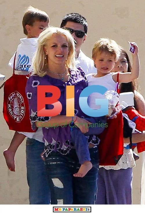 Britney Spears takes sons to karate class