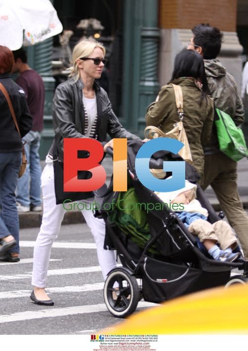 Naomi Watts and Liev Schreiber with sons