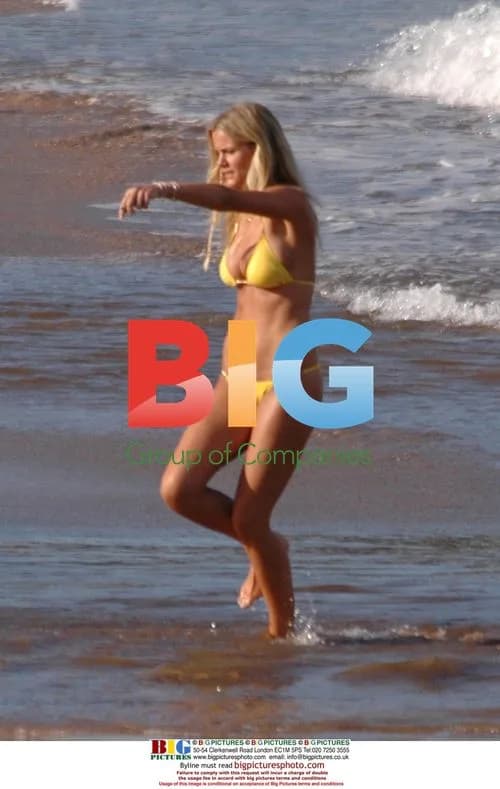 Brooklyn Decker on "Just Go With It" set in Maui