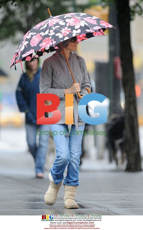 Sarah Jessica Parker Drops Off Son