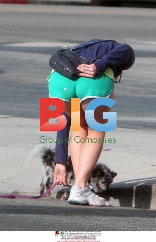 Jessica Stroup and Dustin Milligan kiss