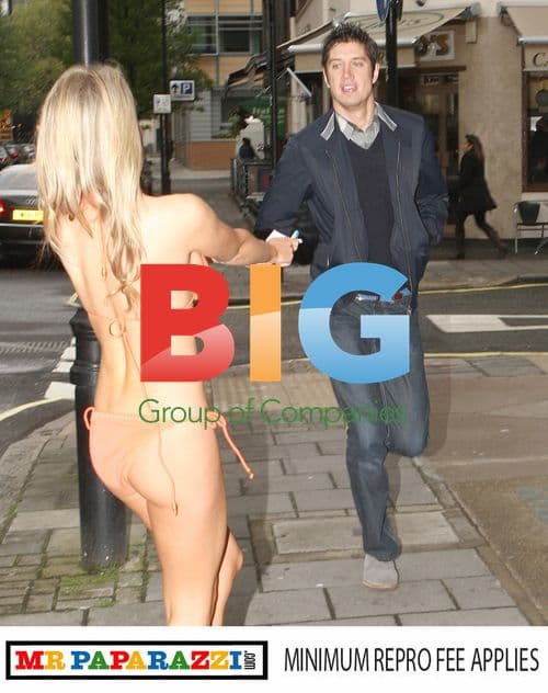 Vernon Kay Runs Late For Radio Show