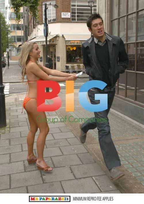 Vernon Kay runs late for BBC Radio One show