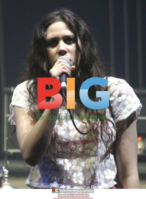 Eliza Doolittle Performing in Liverpool