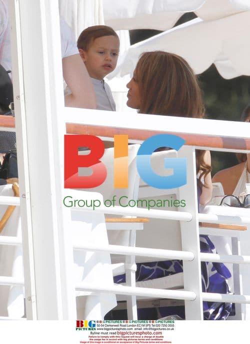 JLo Lunches with Family in France