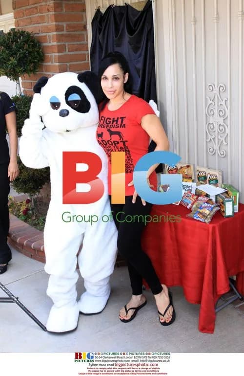Octomom Unveils PETA Banner