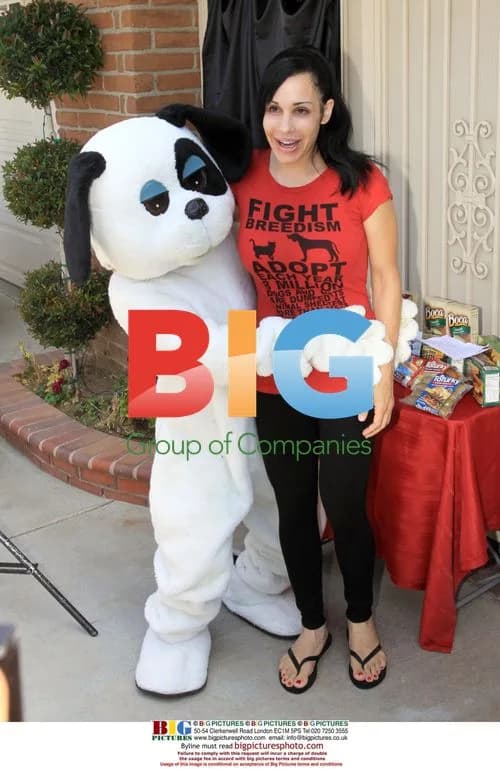 Octomom Unveils PETA Banner