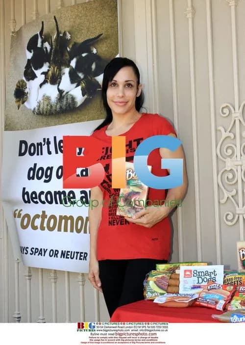 Octomom unveils Peta birth control banner
