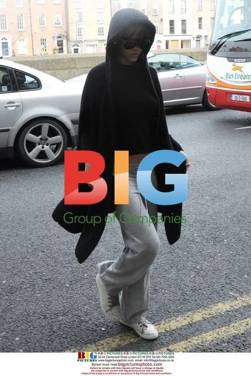 Rihanna Arriving at Dublin Hotel