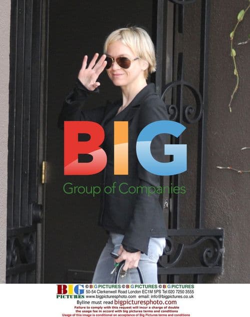Renee Zellweger Shopping in LA