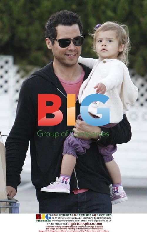 Cash Warren and daughter Honor shopping