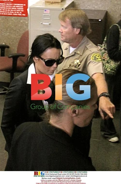 Lindsay Lohan Arrives for Court Hearing