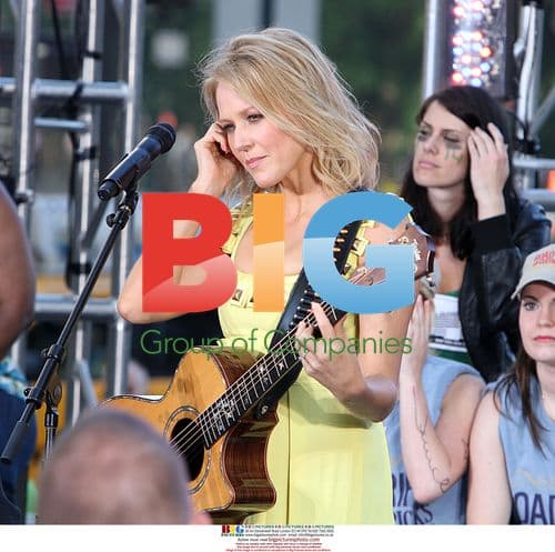 Jewel Performs on CBS Early Show