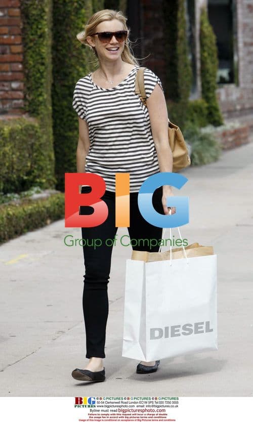 Amy Smart goes shopping in West Hollywood