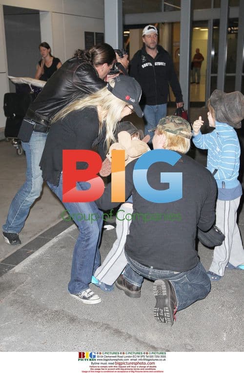 Russel Crowe and Family Arrive in Sydney