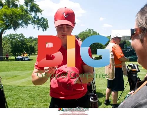 Kevin Jonas Signs Autograph at Golf Outing