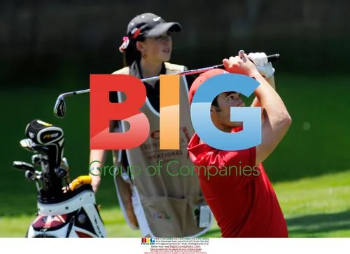 Kellie Martin caddies for Kevin Jonas at Colonial golf