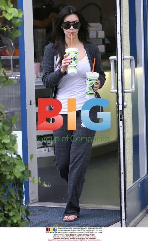 Kim Kardashian Grabs Smoothie in LA