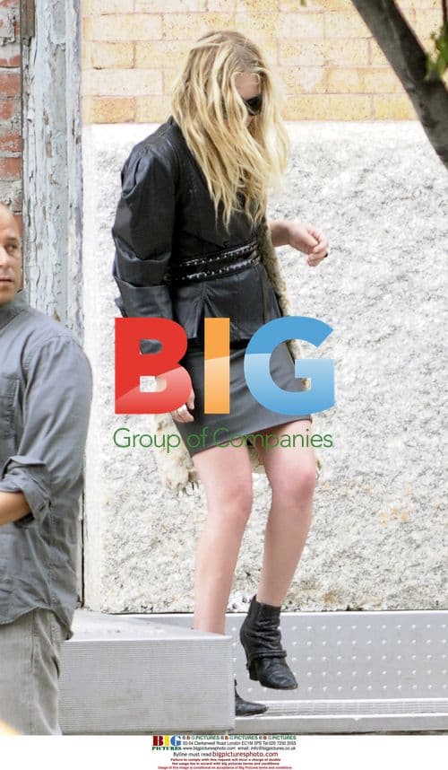 Mary-Kate Olsen Leaving Apartment in Tribeca