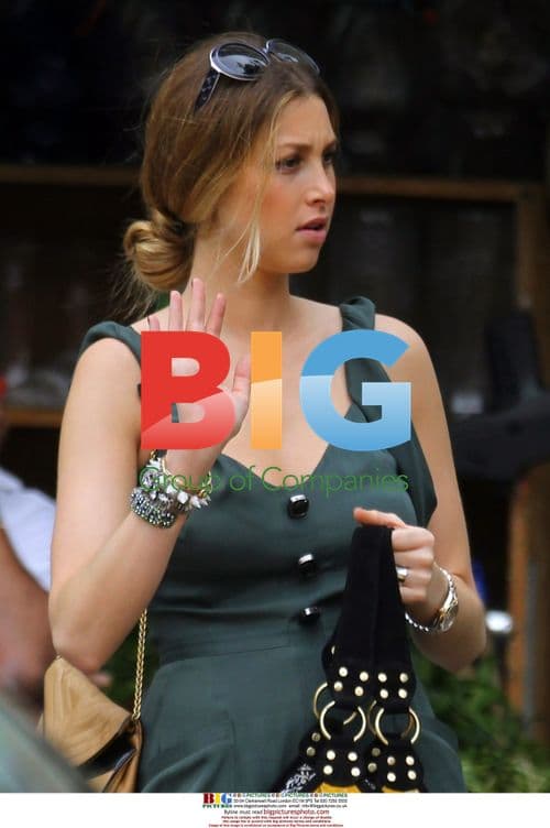 Whitney Port hails cab in NYC