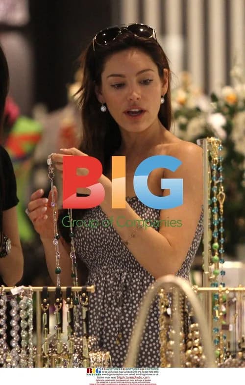 Kelly Brook and Friends Shopping in LA