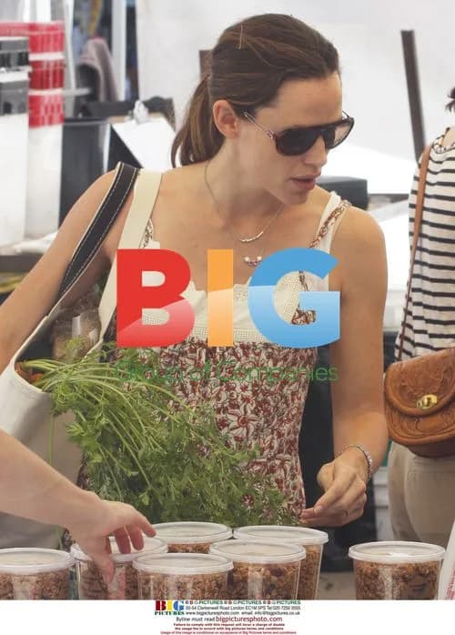 Jennifer Garner at Farmers Market