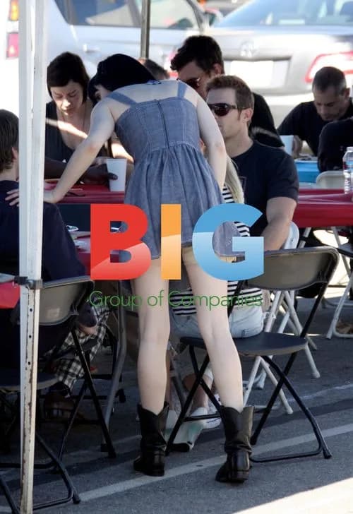 Krysten Ritter and Kate Bosworth on set