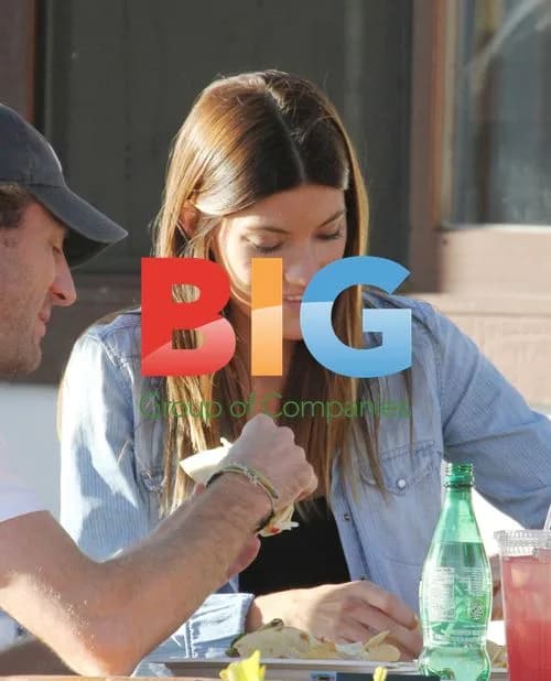 Jennifer Carpenter Eating Tacos in Beverly Hills
