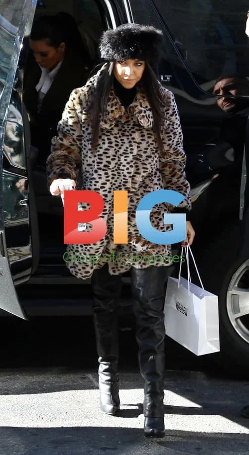 Kourtney Kardashian arrives at store