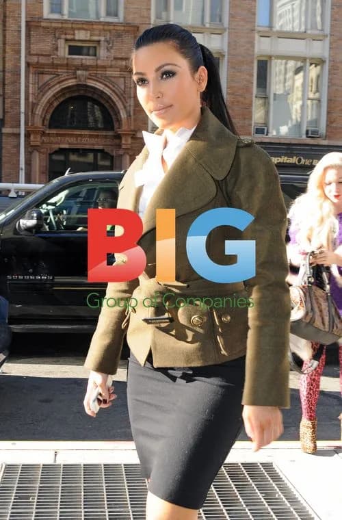 Kim and Khloe Arrive at Hotel in NYC