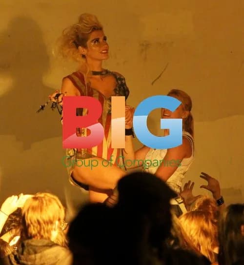 Ke$ha filming music video