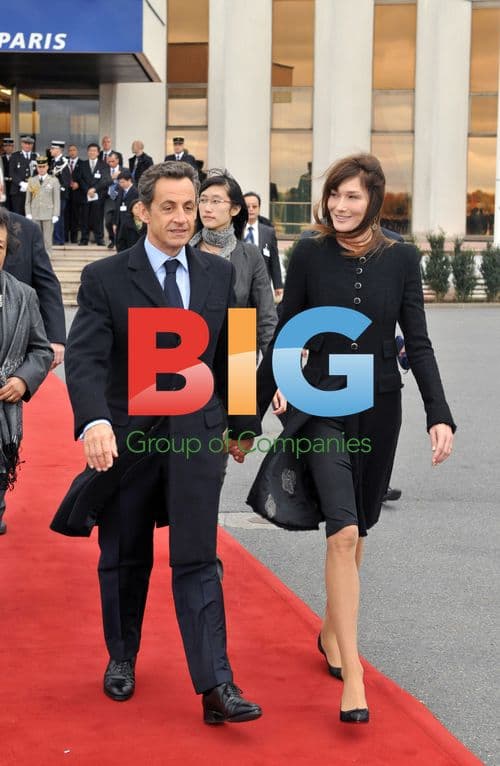 Sarkozy and Bruni Greet Chinese President