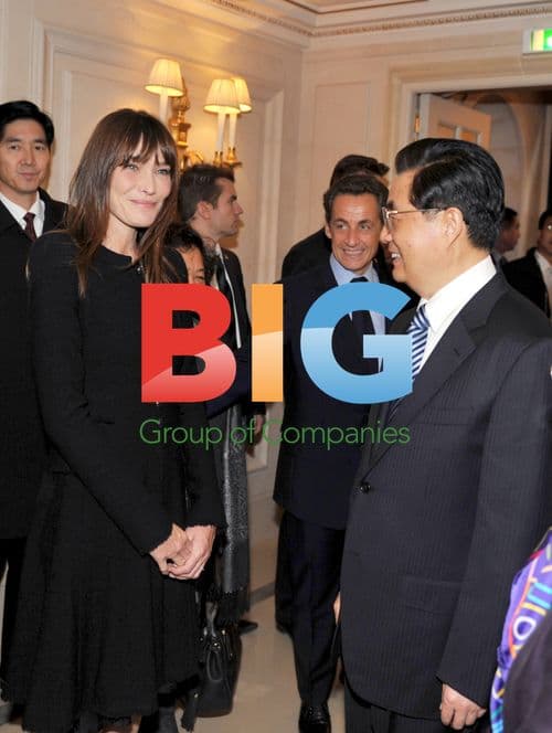 Sarkozys Greet Chinese President Hu Jintao