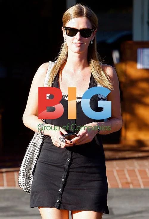 Paris and Nicky Hilton Shopping