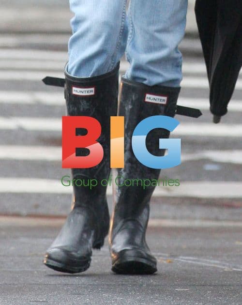 Sarah Jessica Parker Takes Morning Walk