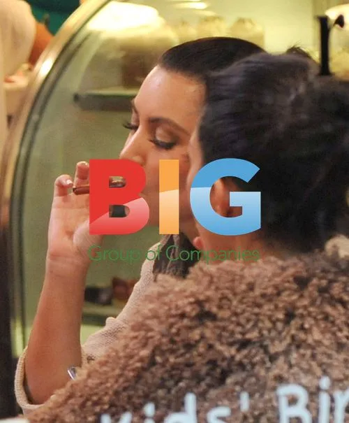 Kim and Kourtney Kardashian at NYC Cafe