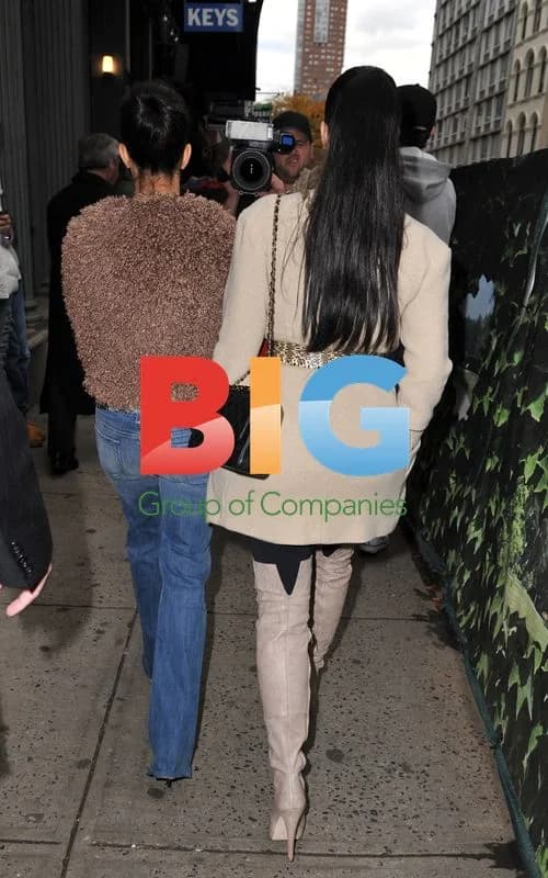 Kim and Kourtney Kardashian at NYC Cafe