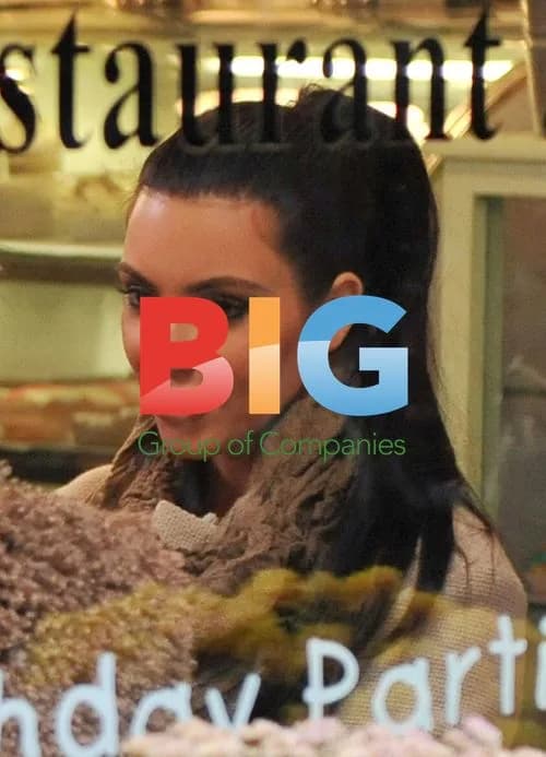 Kim and Kourtney Kardashian at NYC Cafe