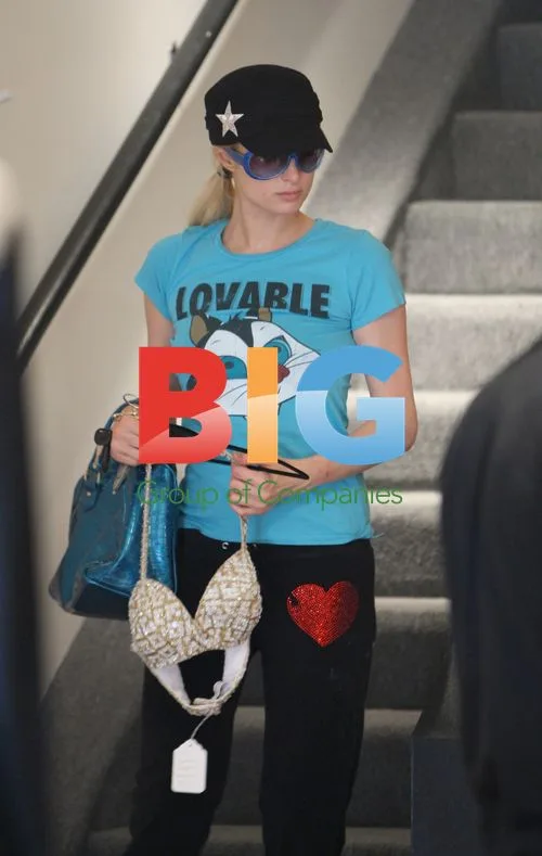 Paris Hilton Shopping in Beverly Glen