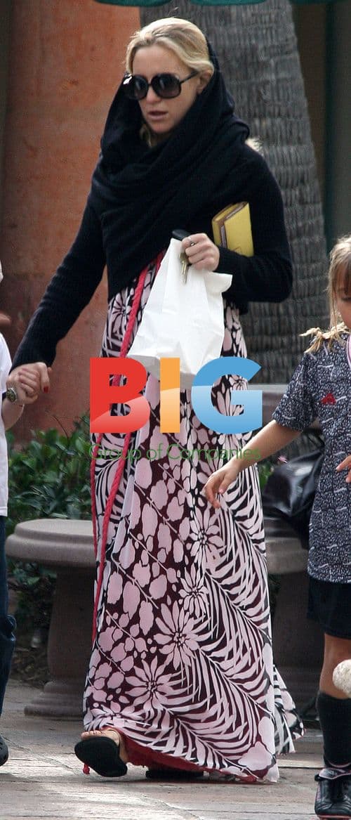 Kate Hudson and Ryder Robinson get ice cream in Malibu