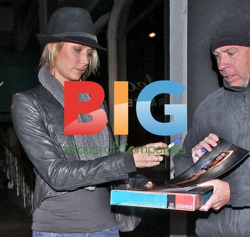 Stacy Keibler Signing Autographs