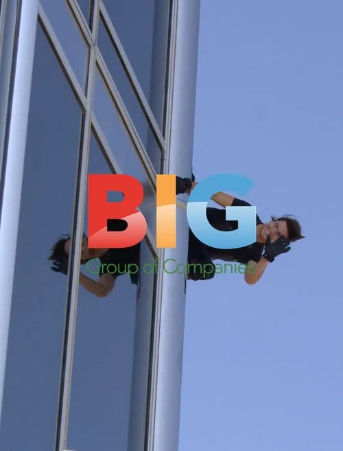 Tom Cruise Films 'Mission Impossible 4' Stunt in Dubai