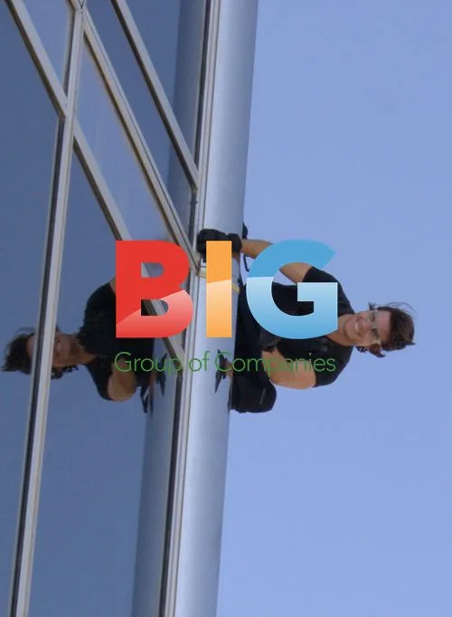 Tom Cruise films "Mission Impossible 4" stunt in Dubai