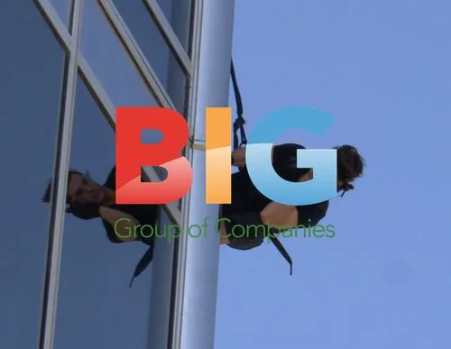 Tom Cruise films "Mission Impossible 4" stunt